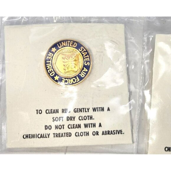 United States Air Force Retired Personnel Lapel Buttons Set of 2 li616 - Picture 2 of 5